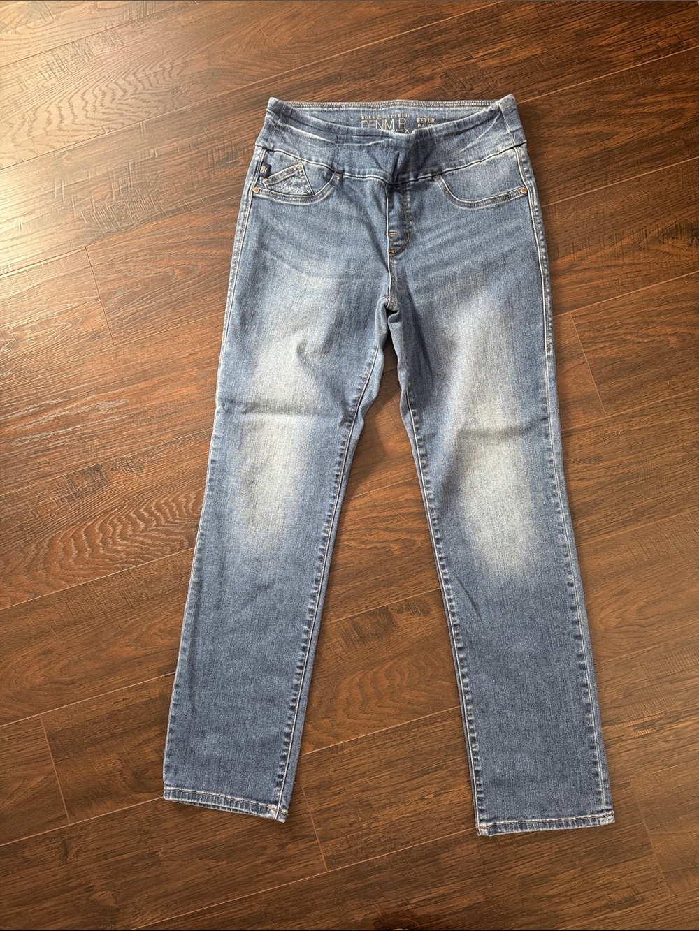 Rock & Republic Women's Straight-Leg Jeans in Light Blue Wash
